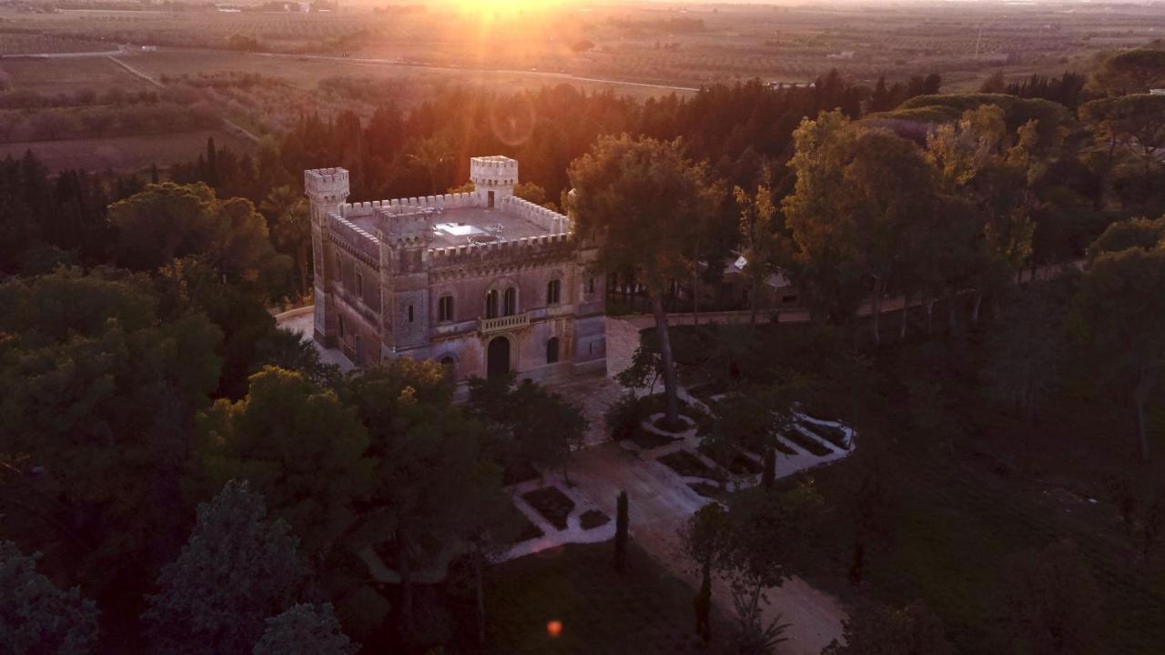 Castle Elvira - The Castle & The Cottage Trepuzzi Εξωτερικό φωτογραφία